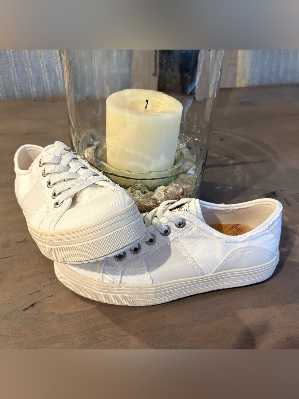 Blowfish Malibu NWOT White Low-Top Canvas Platform Sneakers
